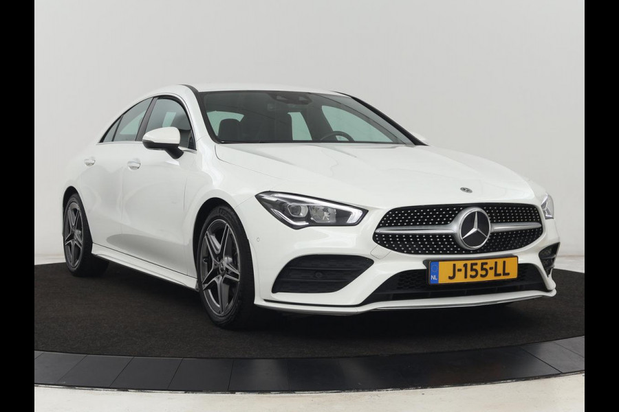 Mercedes-Benz CLA-Klasse 180 AMG | Carplay | Stoelverwarming | Camera | Navigatie | Leder/Alcantara | Sfeerverlichting | Park Assist | Full LED | Widescreen | Climate control | Sportstoelen | Cruise control
