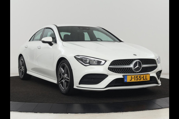 Mercedes-Benz CLA-Klasse 180 AMG | Carplay | Stoelverwarming | Camera | Navigatie | Leder/Alcantara | Sfeerverlichting | Park Assist | Full LED | Widescreen | Climate control | Sportstoelen | Cruise control