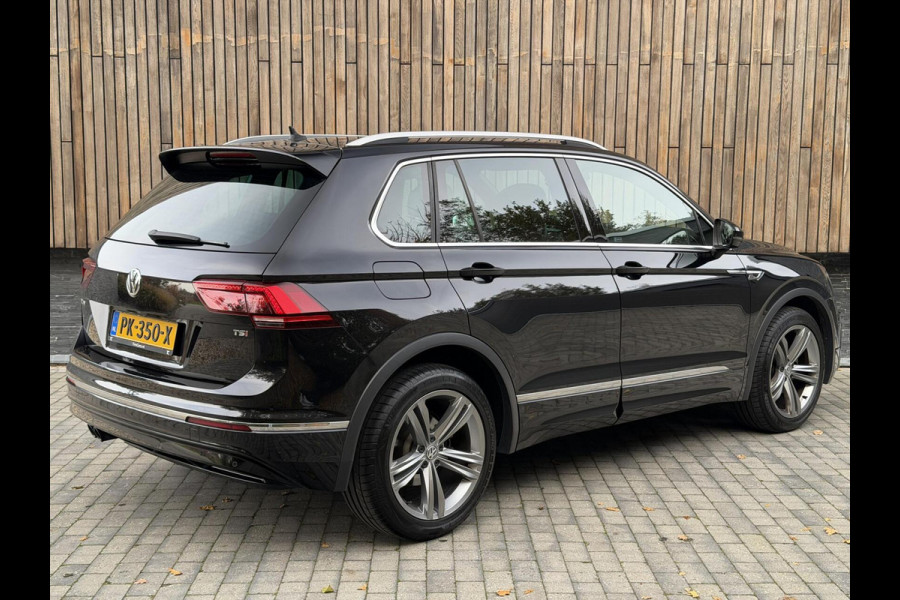 Volkswagen Tiguan 1.4 TSI R-line Handgeschakeld | Half/leer | R-line stuurwiel | LED verlichting | Stoelverwarming | Zwarte hemelbekleding | Apple