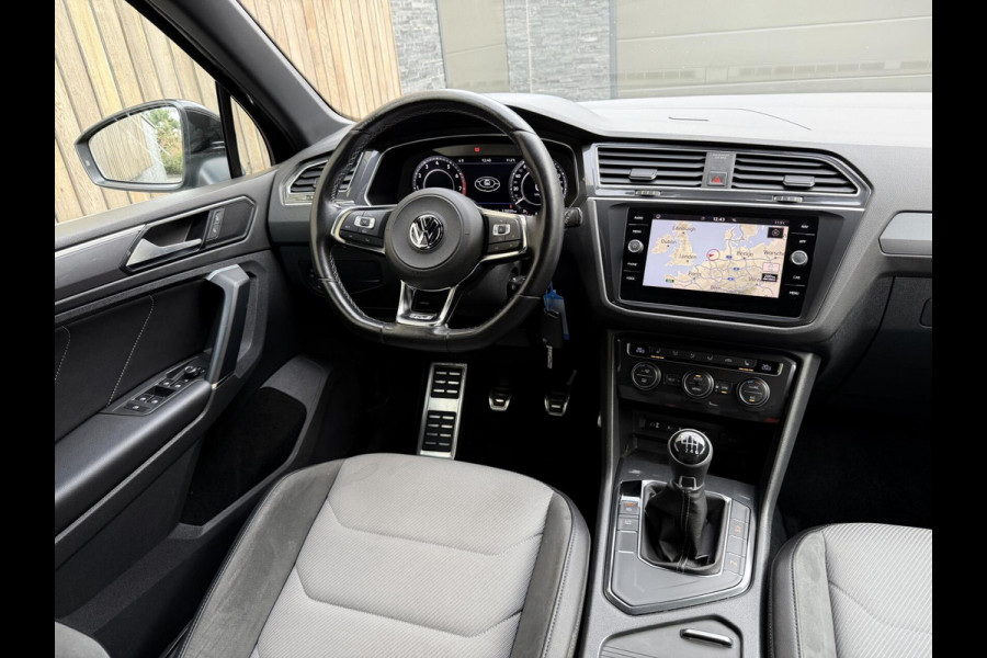 Volkswagen Tiguan 1.4 TSI R-line Handgeschakeld | Half/leer | R-line stuurwiel | LED verlichting | Stoelverwarming | Zwarte hemelbekleding | Apple