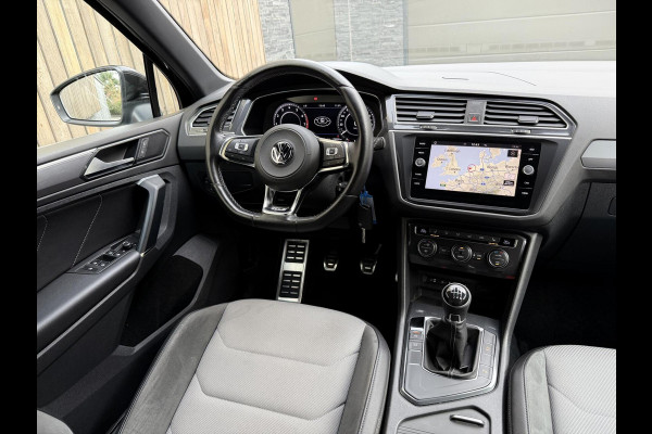 Volkswagen Tiguan 1.4 TSI R-line Handgeschakeld | Half/leer | R-line stuurwiel | LED verlichting | Stoelverwarming | Zwarte hemelbekleding | Apple