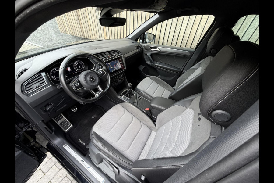 Volkswagen Tiguan 1.4 TSI R-line Handgeschakeld | Half/leer | R-line stuurwiel | LED verlichting | Stoelverwarming | Zwarte hemelbekleding | Apple