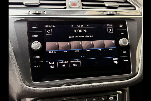 Volkswagen Tiguan 1.4 TSI R-line Handgeschakeld | Half/leer | R-line stuurwiel | LED verlichting | Stoelverwarming | Zwarte hemelbekleding | Apple