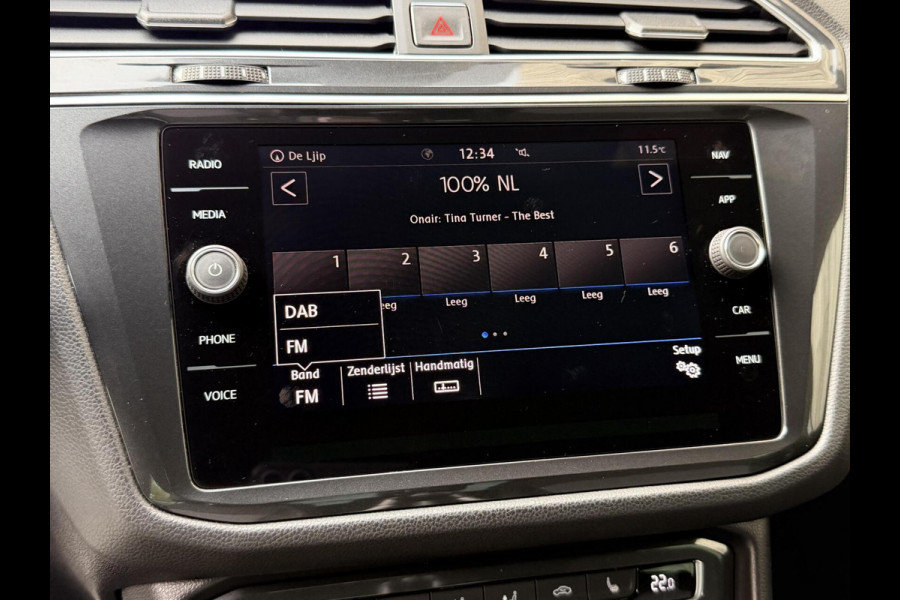 Volkswagen Tiguan 1.4 TSI R-line Handgeschakeld | Half/leer | R-line stuurwiel | LED verlichting | Stoelverwarming | Zwarte hemelbekleding | Apple