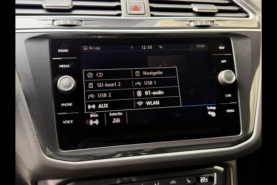 Volkswagen Tiguan 1.4 TSI R-line Handgeschakeld | Half/leer | R-line stuurwiel | LED verlichting | Stoelverwarming | Zwarte hemelbekleding | Apple