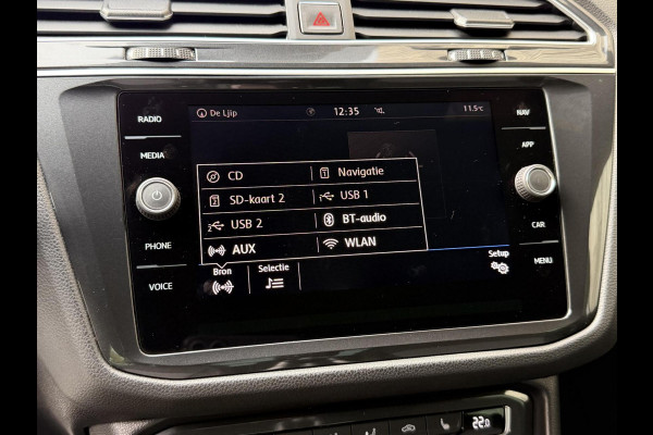 Volkswagen Tiguan 1.4 TSI R-line Handgeschakeld | Half/leer | R-line stuurwiel | LED verlichting | Stoelverwarming | Zwarte hemelbekleding | Apple