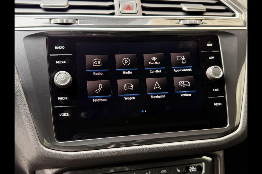 Volkswagen Tiguan 1.4 TSI R-line Handgeschakeld | Half/leer | R-line stuurwiel | LED verlichting | Stoelverwarming | Zwarte hemelbekleding | Apple