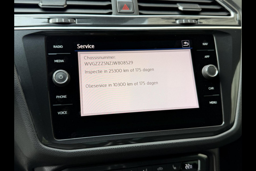 Volkswagen Tiguan 1.4 TSI R-line Handgeschakeld | Half/leer | R-line stuurwiel | LED verlichting | Stoelverwarming | Zwarte hemelbekleding | Apple