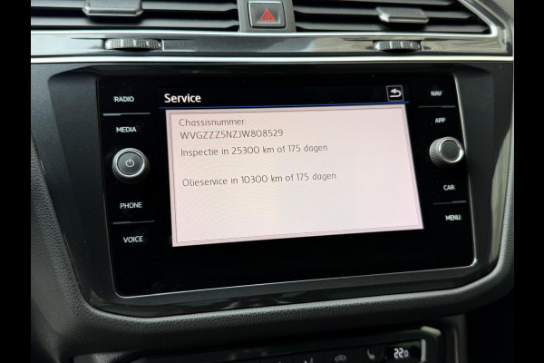 Volkswagen Tiguan 1.4 TSI R-line Handgeschakeld | Half/leer | R-line stuurwiel | LED verlichting | Stoelverwarming | Zwarte hemelbekleding | Apple