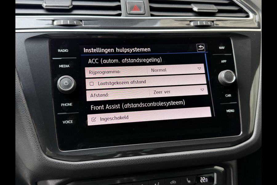 Volkswagen Tiguan 1.4 TSI R-line Handgeschakeld | Half/leer | R-line stuurwiel | LED verlichting | Stoelverwarming | Zwarte hemelbekleding | Apple