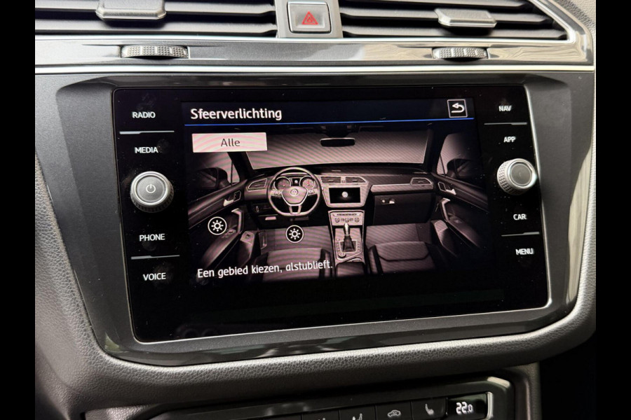 Volkswagen Tiguan 1.4 TSI R-line Handgeschakeld | Half/leer | R-line stuurwiel | LED verlichting | Stoelverwarming | Zwarte hemelbekleding | Apple