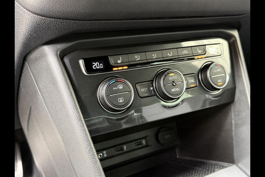 Volkswagen Tiguan 1.4 TSI R-line Handgeschakeld | Half/leer | R-line stuurwiel | LED verlichting | Stoelverwarming | Zwarte hemelbekleding | Apple