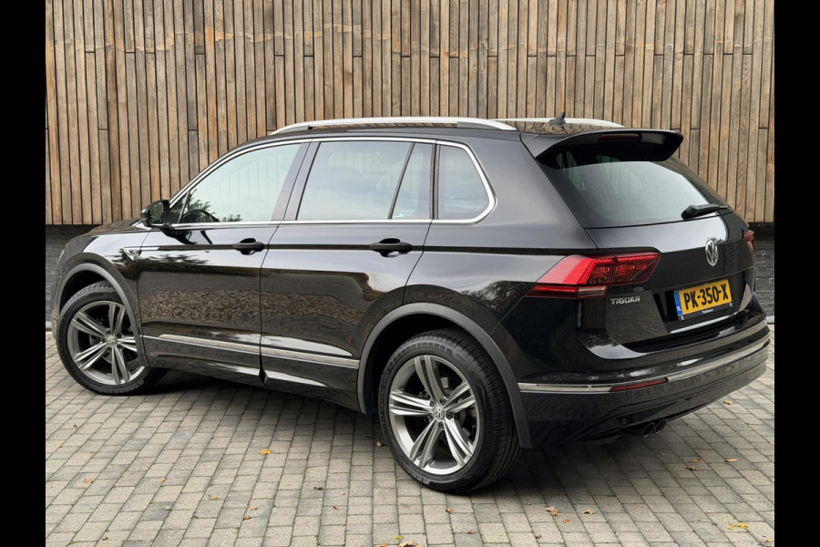 Volkswagen Tiguan 1.4 TSI R-line Handgeschakeld | Half/leer | R-line stuurwiel | LED verlichting | Stoelverwarming | Zwarte hemelbekleding | Apple