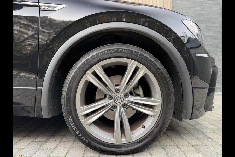 Volkswagen Tiguan 1.4 TSI R-line Handgeschakeld | Half/leer | R-line stuurwiel | LED verlichting | Stoelverwarming | Zwarte hemelbekleding | Apple