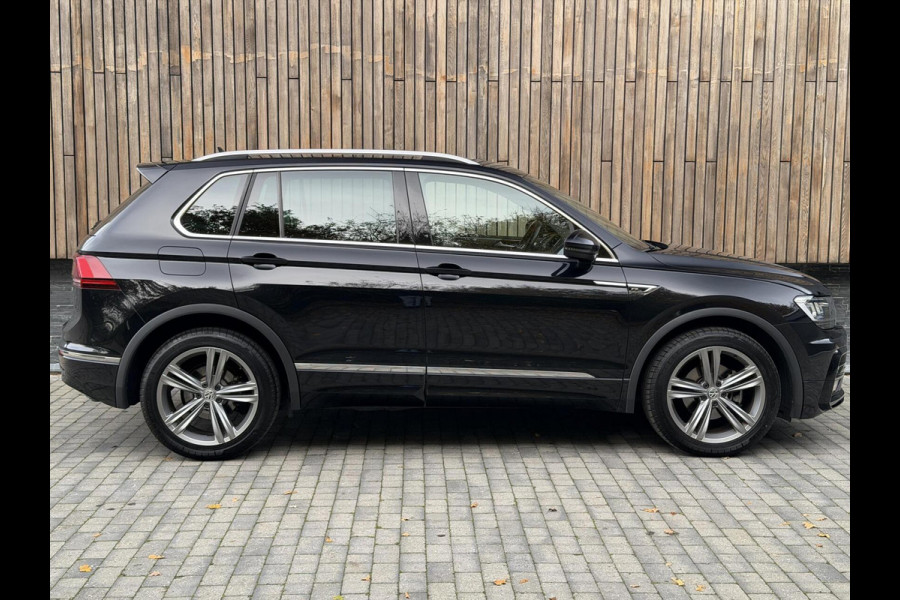 Volkswagen Tiguan 1.4 TSI R-line Handgeschakeld | Half/leer | R-line stuurwiel | LED verlichting | Stoelverwarming | Zwarte hemelbekleding | Apple