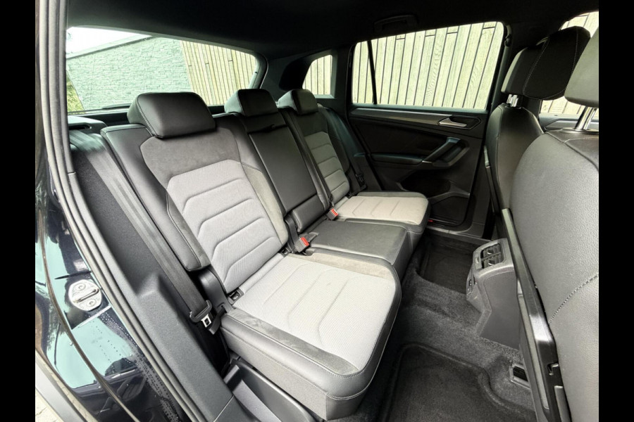Volkswagen Tiguan 1.4 TSI R-line Handgeschakeld | Half/leer | R-line stuurwiel | LED verlichting | Stoelverwarming | Zwarte hemelbekleding | Apple