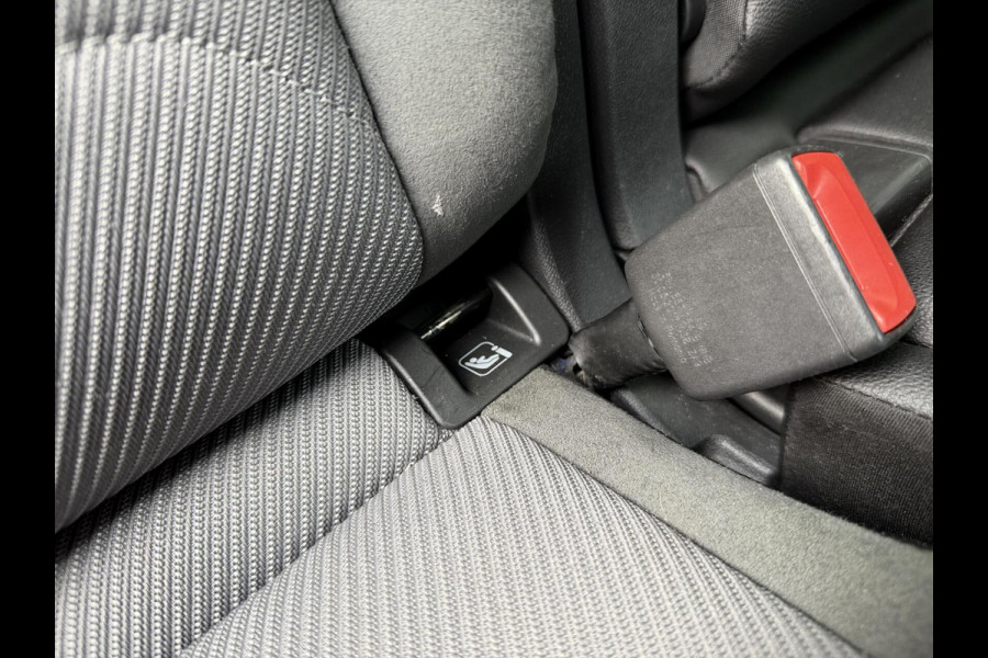 Volkswagen Tiguan 1.4 TSI R-line Handgeschakeld | Half/leer | R-line stuurwiel | LED verlichting | Stoelverwarming | Zwarte hemelbekleding | Apple