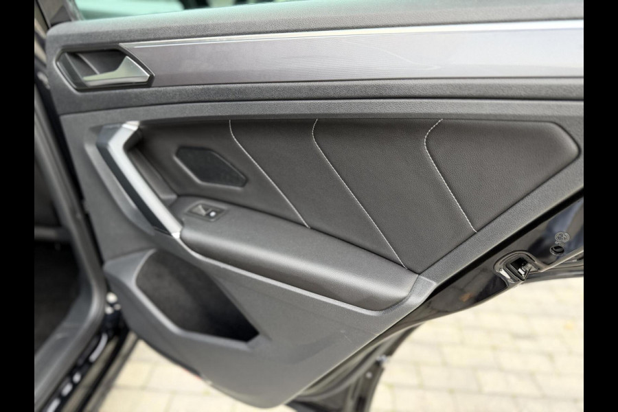 Volkswagen Tiguan 1.4 TSI R-line Handgeschakeld | Half/leer | R-line stuurwiel | LED verlichting | Stoelverwarming | Zwarte hemelbekleding | Apple