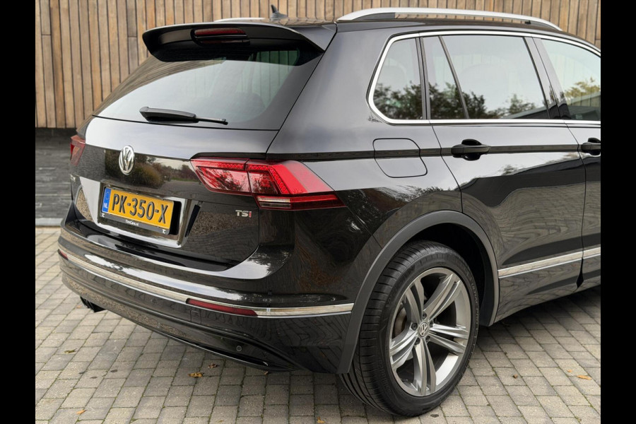 Volkswagen Tiguan 1.4 TSI R-line Handgeschakeld | Half/leer | R-line stuurwiel | LED verlichting | Stoelverwarming | Zwarte hemelbekleding | Apple