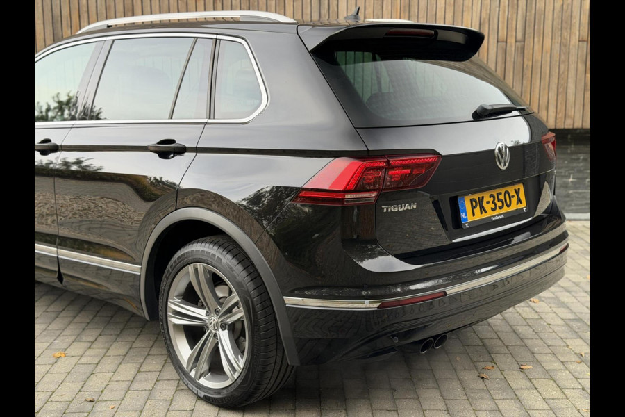 Volkswagen Tiguan 1.4 TSI R-line Handgeschakeld | Half/leer | R-line stuurwiel | LED verlichting | Stoelverwarming | Zwarte hemelbekleding | Apple