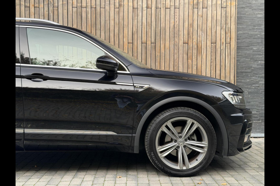 Volkswagen Tiguan 1.4 TSI R-line Handgeschakeld | Half/leer | R-line stuurwiel | LED verlichting | Stoelverwarming | Zwarte hemelbekleding | Apple