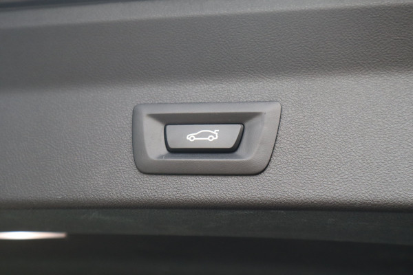 BMW X3 xDrive30e High Executive Individual / Pano / 21inch / Harman Kardon / Trekhaak /