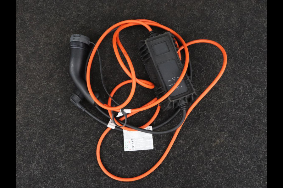 Peugeot 3008 1.6 HYbrid 225 Allure | Carplay | Half leder | Navigatie | Camera | Full LED | Keyless | Bluetooth | Park Assist | Getint glas | Cruise control | Climate control | PHEV | Plug In