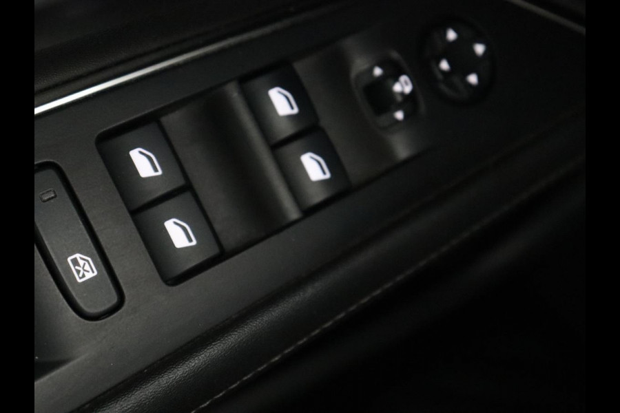 Peugeot 3008 1.6 HYbrid 225 Allure | Carplay | Half leder | Navigatie | Camera | Full LED | Keyless | Bluetooth | Park Assist | Getint glas | Cruise control | Climate control | PHEV | Plug In