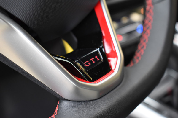 Volkswagen Polo 2.0 TSI GTI TSI 210PK DSG GTI-SPORT IQ-LIGHT/PDC/CARPLAY