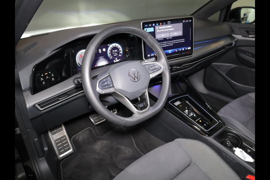 Volkswagen Golf 1.5 eHybrid 50 Edition 204 pk Automaat (DSG) | Verlengde garantie | Navigatie | Parkeersensoren | Achteruitrijcamera | Stoelverwarming | Adaptieve cruise control |