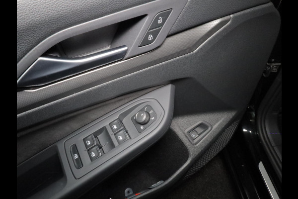 Volkswagen Golf 1.5 eHybrid 50 Edition 204 pk Automaat (DSG) | Verlengde garantie | Navigatie | Parkeersensoren | Achteruitrijcamera | Stoelverwarming | Adaptieve cruise control |