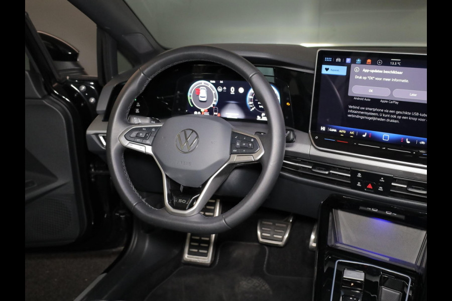 Volkswagen Golf 1.5 eHybrid 50 Edition 204 pk Automaat (DSG) | Verlengde garantie | Navigatie | Parkeersensoren | Achteruitrijcamera | Stoelverwarming | Adaptieve cruise control |