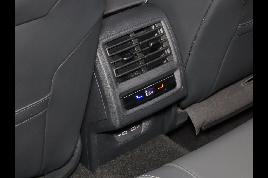 Volkswagen Golf 1.5 eHybrid 50 Edition 204 pk Automaat (DSG) | Verlengde garantie | Navigatie | Parkeersensoren | Achteruitrijcamera | Stoelverwarming | Adaptieve cruise control |