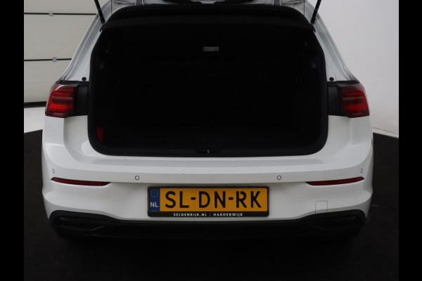 Volkswagen Golf 1.4 eHybrid GTE | Stoelverwarming | Camera | Adaptive cruise | Sfeerverlichting | Navigatie | Sportstoelen | Full LED | Climate control | Parkeerhulp | PHEV | Plug In