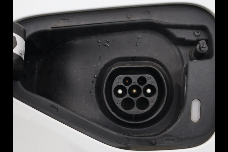 Volkswagen Golf 1.4 eHybrid GTE | Stoelverwarming | Camera | Adaptive cruise | Sfeerverlichting | Navigatie | Sportstoelen | Full LED | Climate control | Parkeerhulp | PHEV | Plug In