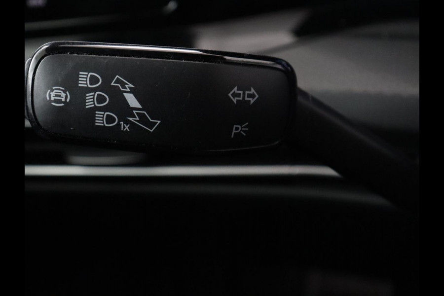 Volkswagen Golf 1.4 eHybrid GTE | Stoelverwarming | Camera | Adaptive cruise | Sfeerverlichting | Navigatie | Sportstoelen | Full LED | Climate control | Parkeerhulp | PHEV | Plug In