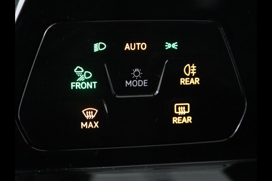 Volkswagen Golf 1.4 eHybrid GTE | Stoelverwarming | Camera | Adaptive cruise | Sfeerverlichting | Navigatie | Sportstoelen | Full LED | Climate control | Parkeerhulp | PHEV | Plug In