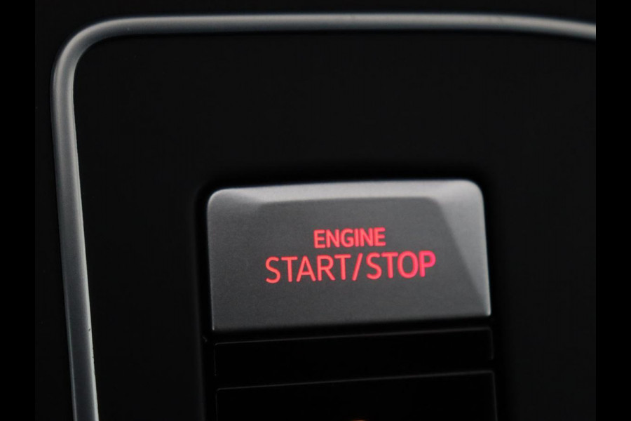 Volkswagen Golf 1.4 eHybrid GTE | Stoelverwarming | Camera | Adaptive cruise | Sfeerverlichting | Navigatie | Sportstoelen | Full LED | Climate control | Parkeerhulp | PHEV | Plug In