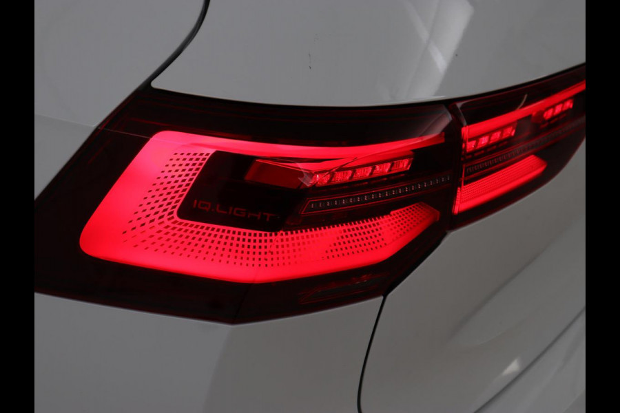 Volkswagen Golf 1.4 eHybrid GTE | Stoelverwarming | Camera | Adaptive cruise | Sfeerverlichting | Navigatie | Sportstoelen | Full LED | Climate control | Parkeerhulp | PHEV | Plug In