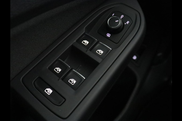 Volkswagen Golf 1.4 eHybrid GTE | Stoelverwarming | Camera | Adaptive cruise | Sfeerverlichting | Navigatie | Sportstoelen | Full LED | Climate control | Parkeerhulp | PHEV | Plug In