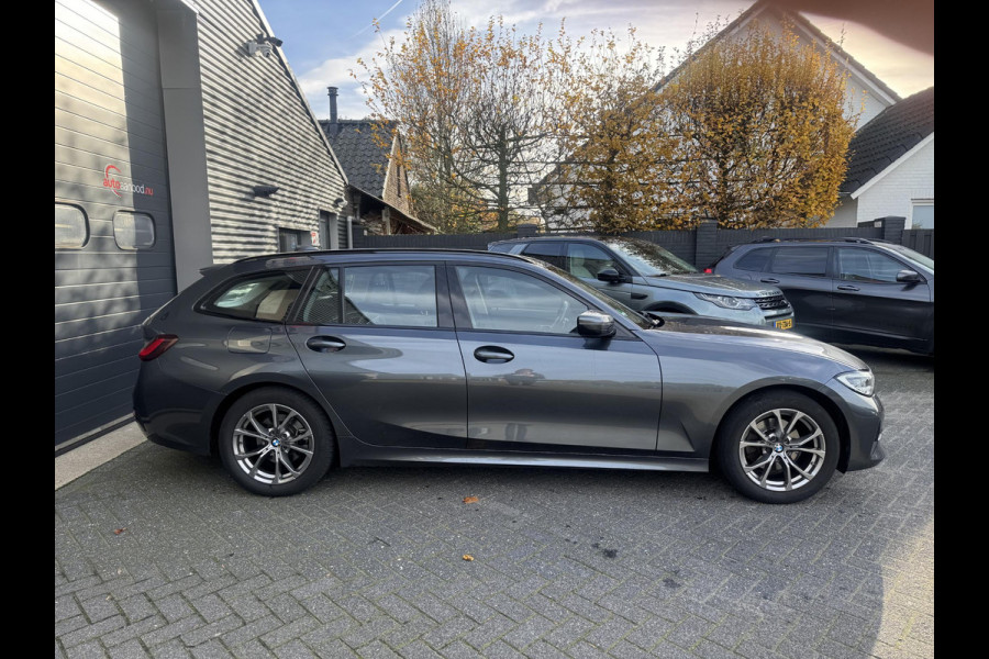 BMW 3 Serie Touring 320d Business Edition Plus | Navigatie | Lederen Bekleding | M-Sport Stuur | DAB |