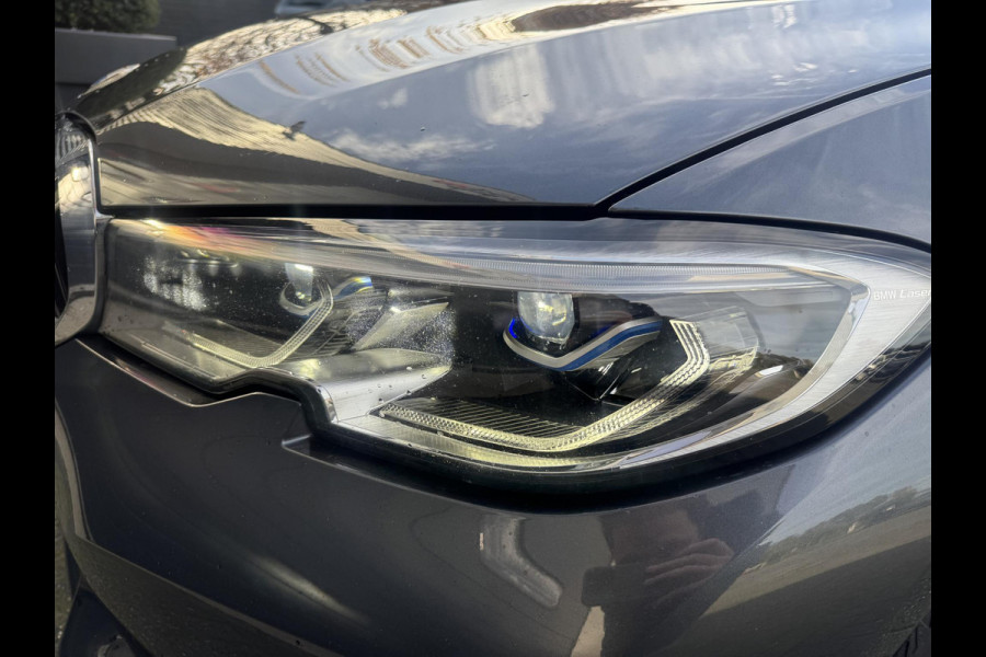 BMW 3 Serie Touring 320d Business Edition Plus | Navigatie | Lederen Bekleding | M-Sport Stuur | DAB |