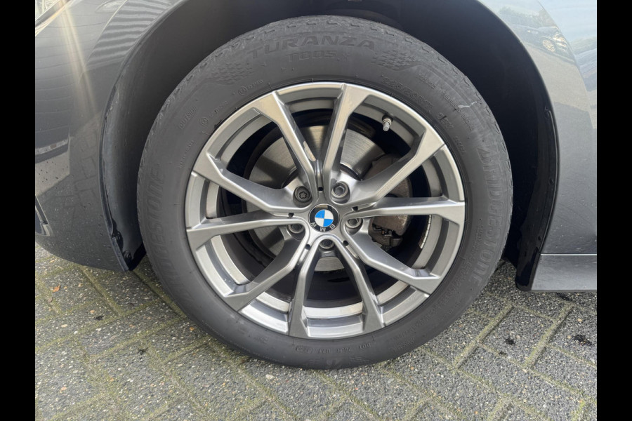BMW 3 Serie Touring 320d Business Edition Plus | Navigatie | Lederen Bekleding | M-Sport Stuur | DAB |