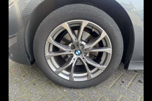 BMW 3 Serie Touring 320d Business Edition Plus | Navigatie | Lederen Bekleding | M-Sport Stuur | DAB |
