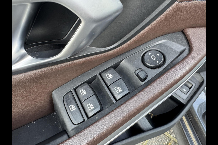 BMW 3 Serie Touring 320d Business Edition Plus | Navigatie | Lederen Bekleding | M-Sport Stuur | DAB |