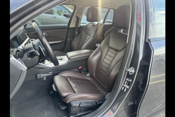 BMW 3 Serie Touring 320d Business Edition Plus | Navigatie | Lederen Bekleding | M-Sport Stuur | DAB |