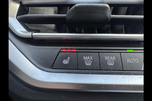 BMW 3 Serie Touring 320d Business Edition Plus | Navigatie | Lederen Bekleding | M-Sport Stuur | DAB |