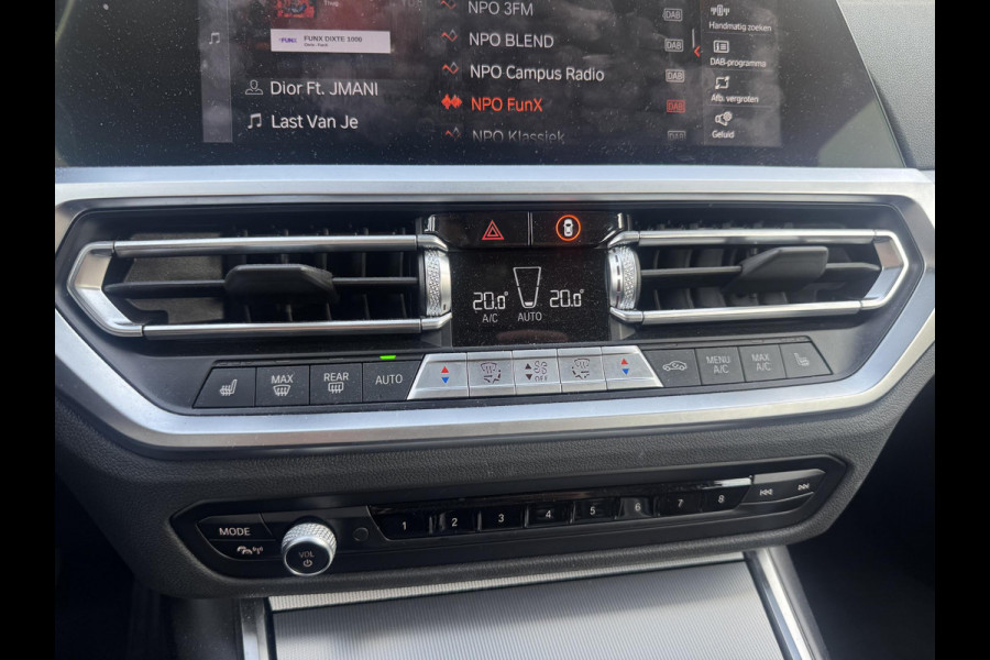 BMW 3 Serie Touring 320d Business Edition Plus | Navigatie | Lederen Bekleding | M-Sport Stuur | DAB |