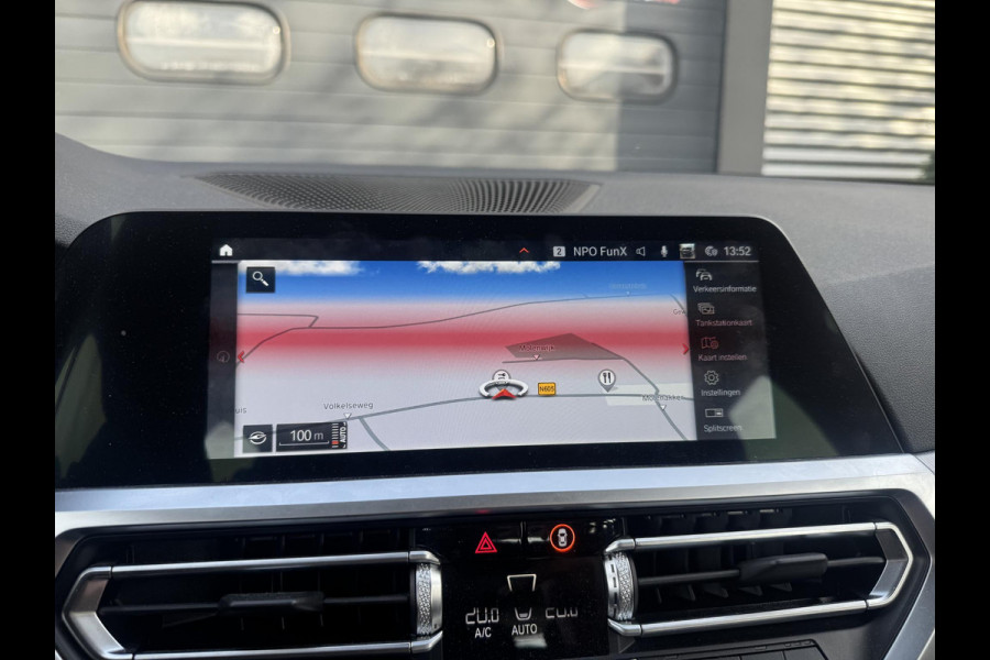 BMW 3 Serie Touring 320d Business Edition Plus | Navigatie | Lederen Bekleding | M-Sport Stuur | DAB |