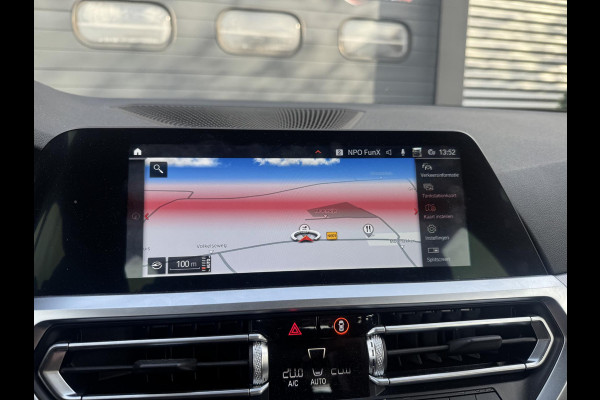 BMW 3 Serie Touring 320d Business Edition Plus | Navigatie | Lederen Bekleding | M-Sport Stuur | DAB |